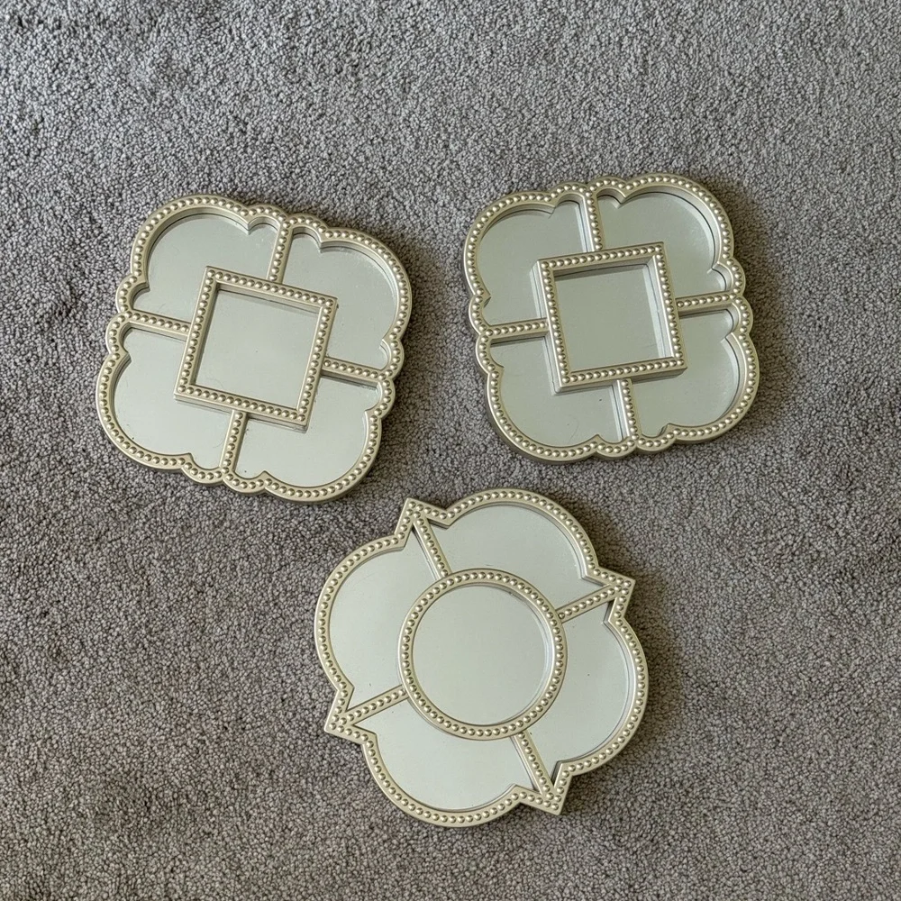 Wall mirror decor